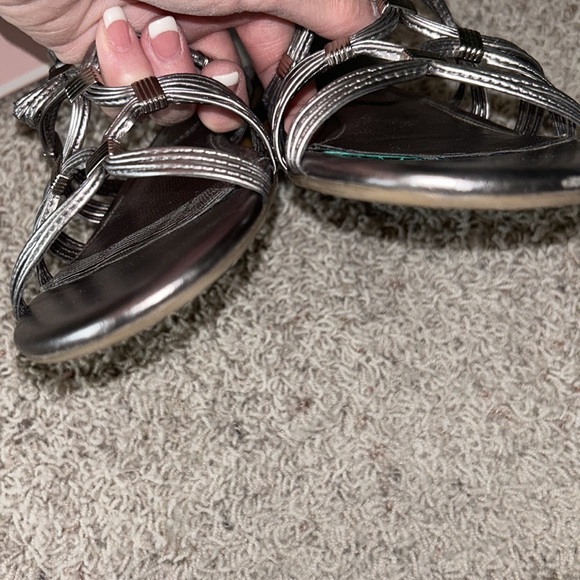 MICHELLE D. Silver Strappy SANDALS💝Pretty & Dressy Size 9 Comes w/Original Box - Picture 8 of 15
